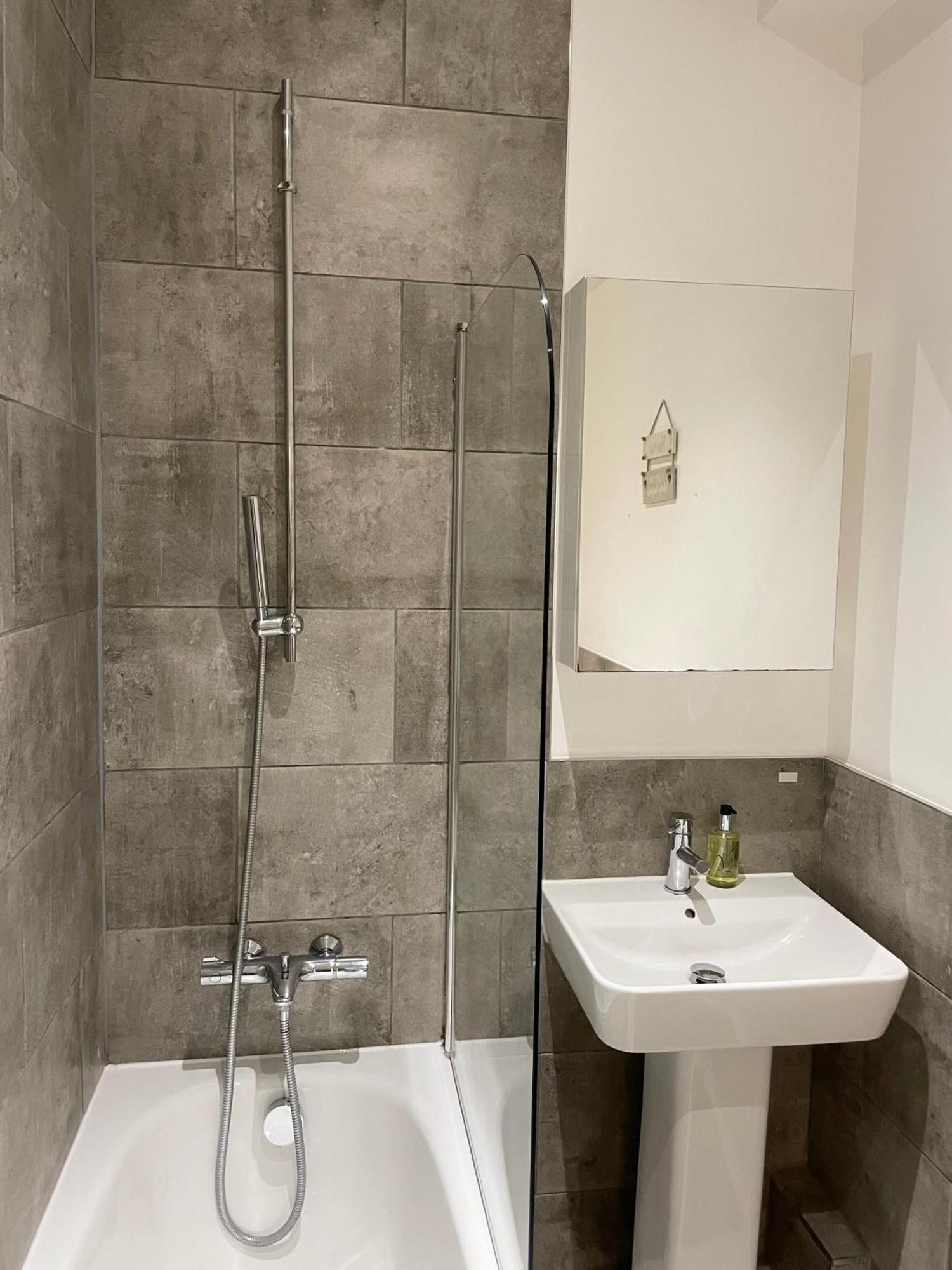 Victoria Maisonette Apartment 런던 외부 사진